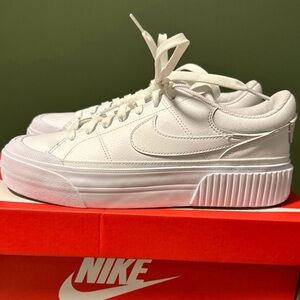 Nike Court Legacy lifts